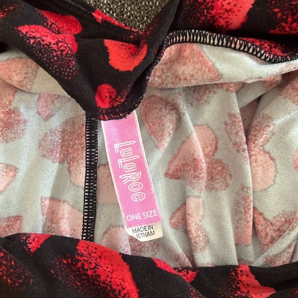 LuLaRoe Heart Print Leggings. One size - Picture 5 of 7